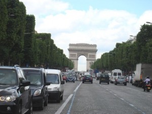 L\'avenue des champs Elysées connue par le monde entier 
