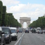Paris, champs elysées et l'arc de triomphe