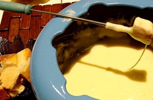 Plato de queso fundido Saboyano, cocina francesa.